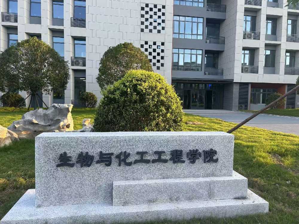 西藏自治区扬州职业大学体育场高杆灯项目